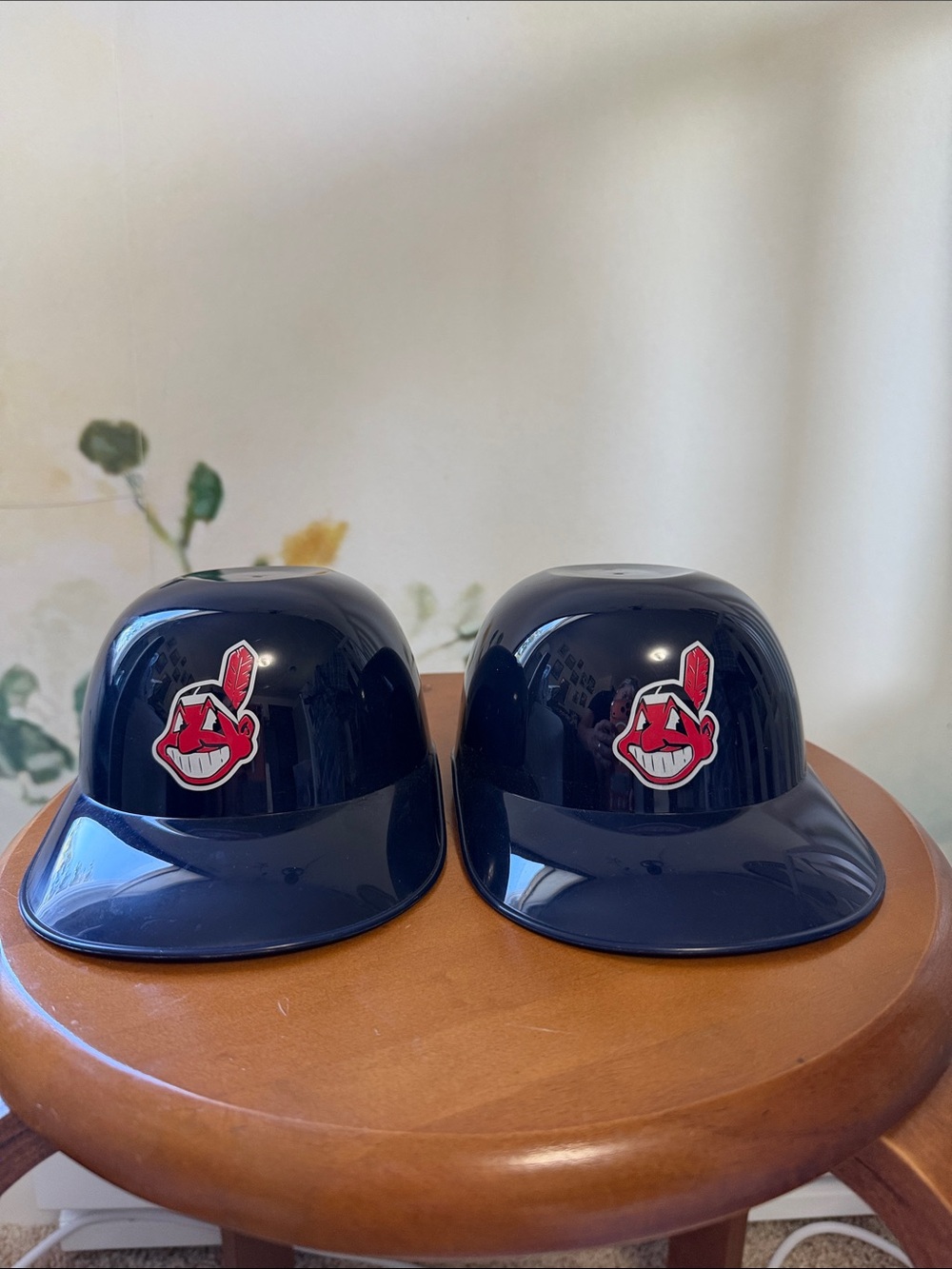 Cleveland Indians collectible memorabilia Mini Helmet Set with Older Team Logo